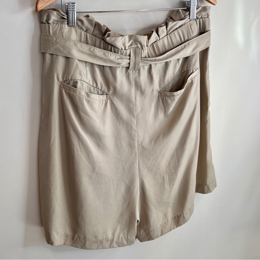 Banana Republic Khaki Tan Paperbag Tie Waist Pleated Shorts Size 16 - Picture 13 of 14